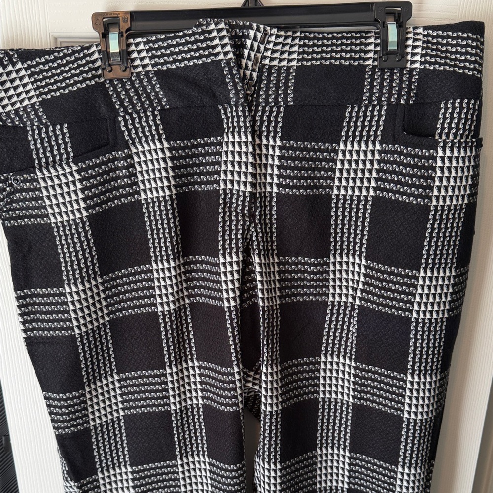 Women’s Worrhington black and white plaid ankle pants NWT Sz 16